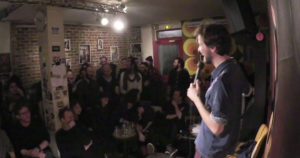 Rire original dans le monde du stand-up