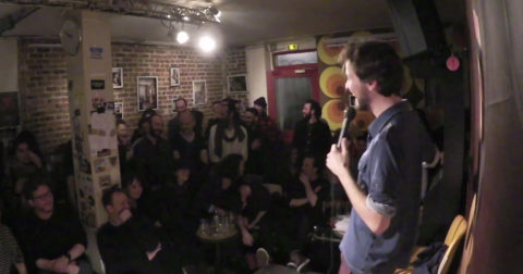 Rire original dans le monde du stand-up