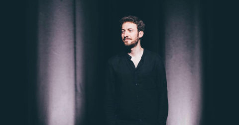 Blaise Bersinger, humoriste absurde et découverte humour sur le spot du rire