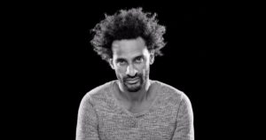 David Saada dans Une vie qui s'envole : notre critique du spectacle
