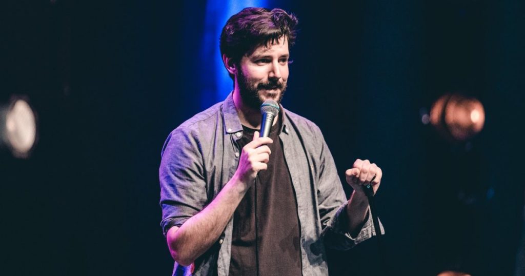 Urbain Courty (Topito), découverte humour et stand-up sur le spot du rire