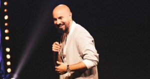 Soixante 9 : Kyan Khojandi sur la scène de l’Européen à Paris