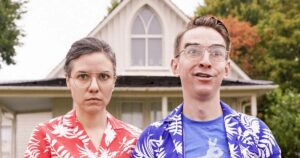 Image d'illustration : un couple s'apprête à aller voir une soirée stand-up au comedy club
